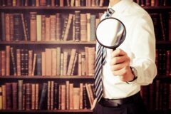 虫眼鏡・ビジネスマン